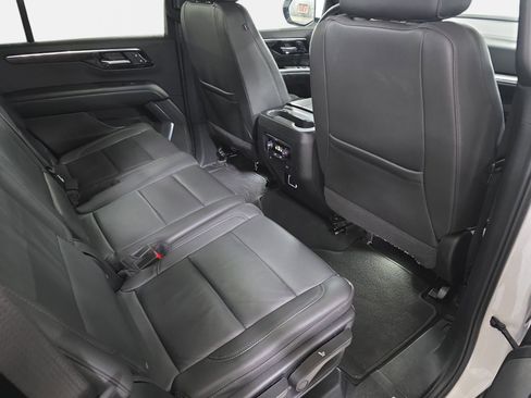 Used 2025 Chevrolet Tahoe Z71 AWD/4WD image 11