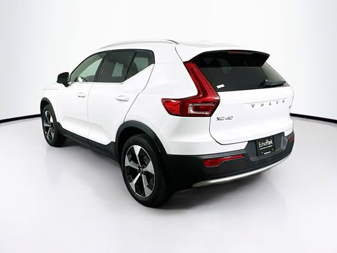 Used 2025 Volvo XC40 B5 Plus image 5