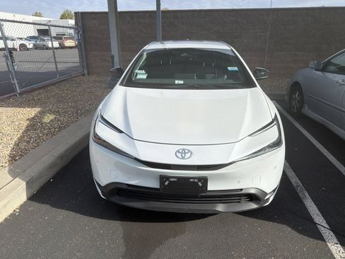 Used 2024 Toyota Prius LE FWD image 3