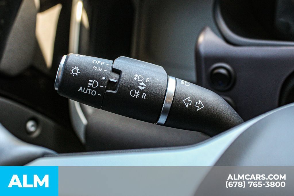Used 2023 Land Rover Defender 130 SE AWD/4WD image 30