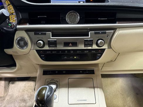 Used 2013 Lexus ES 350 w/ Luxury Pkg FWD image 21