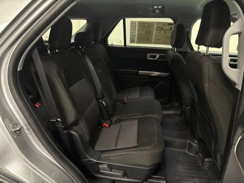 Used 2023 Ford Explorer XLT AWD/4WD image 16