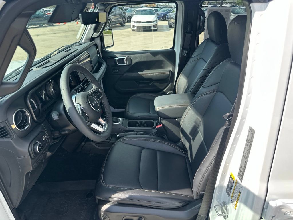 Used 2026 Jeep Wrangler Unlimited Sahara AWD/4WD image 14