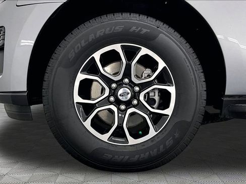 Certified 2024 Ford Expedition XLT AWD/4WD image 9