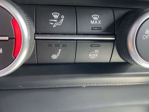 Used 2022 Alfa Romeo Stelvio Veloce image 4