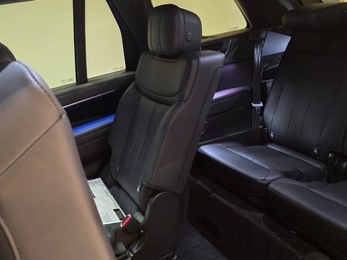 New 2025 Land Rover Range Rover Long Wheelbase SE image 15