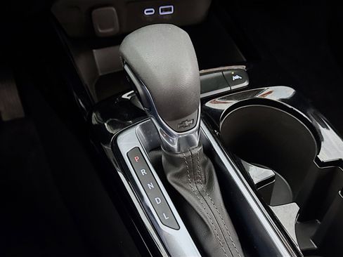 Used 2025 Chevrolet Trax LT w/ LT Convenience Package image 18