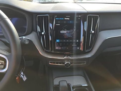 Used 2025 Volvo XC60 B5 Plus AWD/4WD image 6