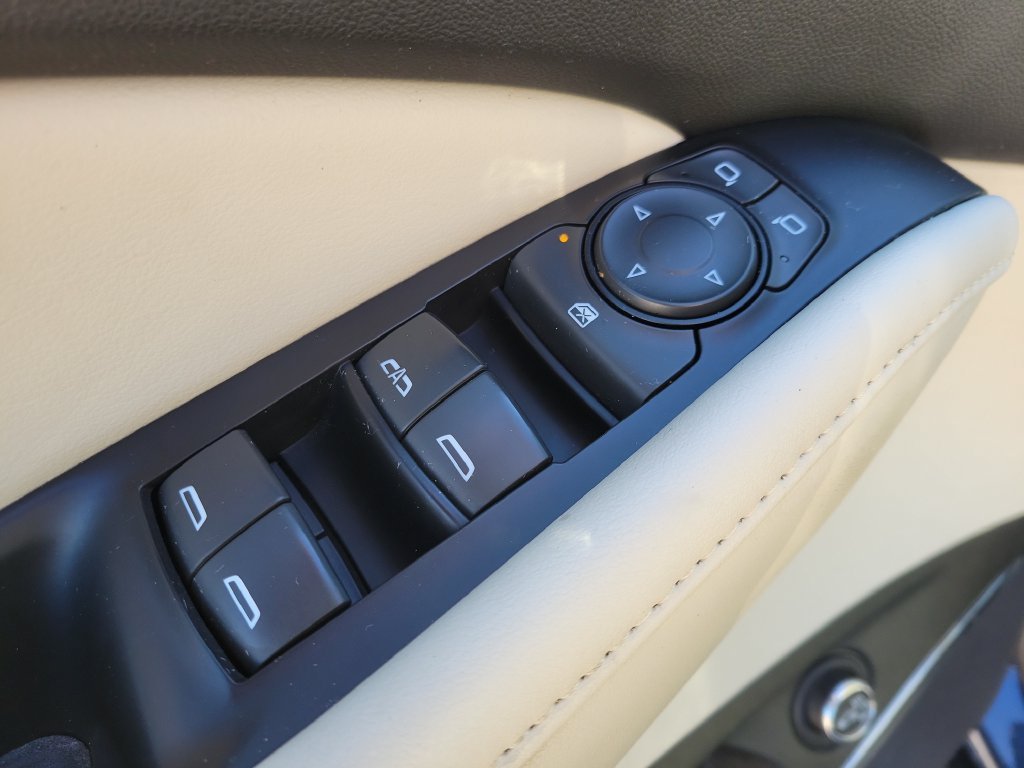 Used 2023 Buick Enclave Essence FWD image 18
