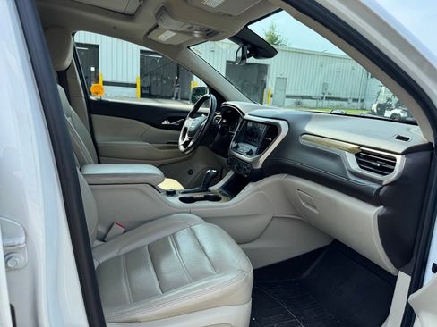 Used 2019 GMC Acadia Denali w/ Technology Package FWD image 15