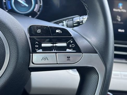 Certified 2025 Hyundai Elantra Limited FWD image 29