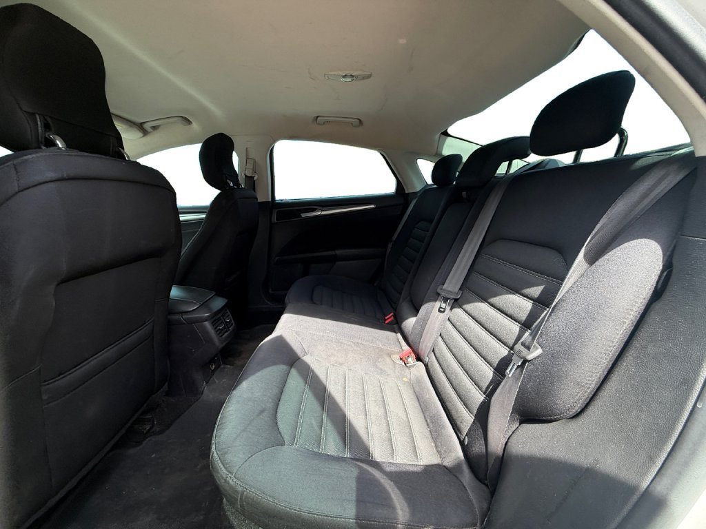 Used 2015 Ford Fusion SE FWD image 14