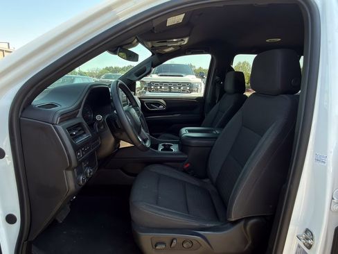 Used 2024 Chevrolet Suburban LS RWD image 9