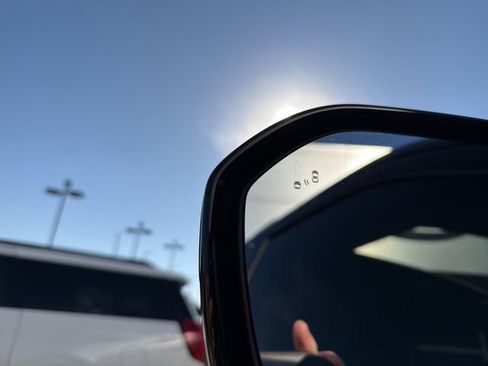 Used 2024 Ford Expedition Max XLT image 12