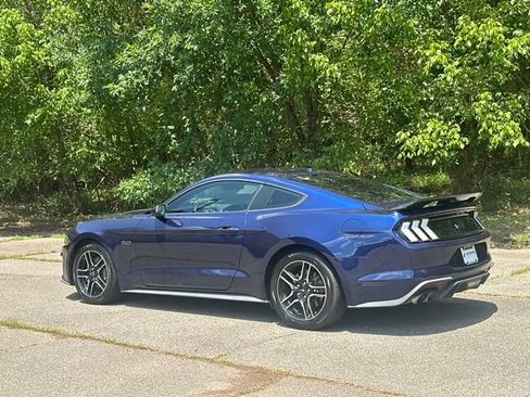 Used 2019 Ford Mustang GT RWD image 3