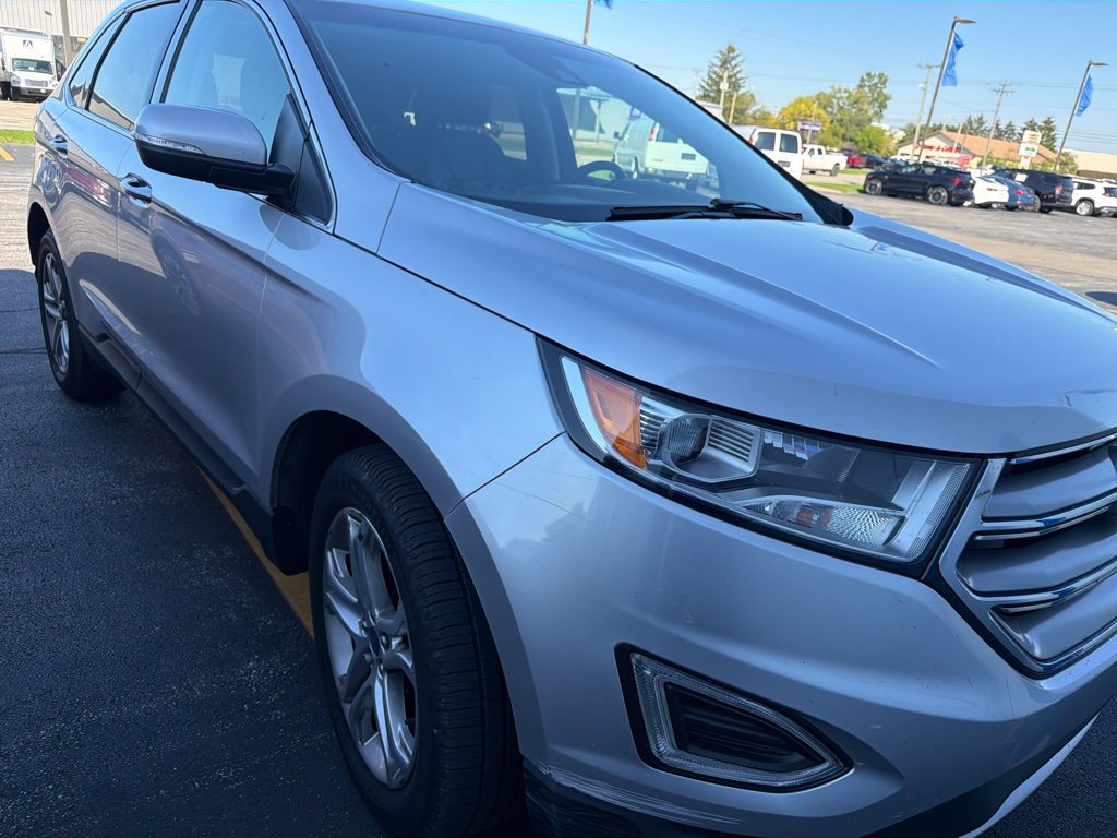Used 2018 Ford Edge Titanium w/ Ford Safe & Smart Package AWD/4WD image 2