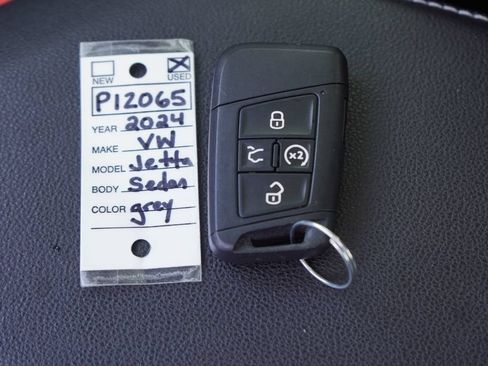 Used 2024 Volkswagen Jetta SE FWD image 32
