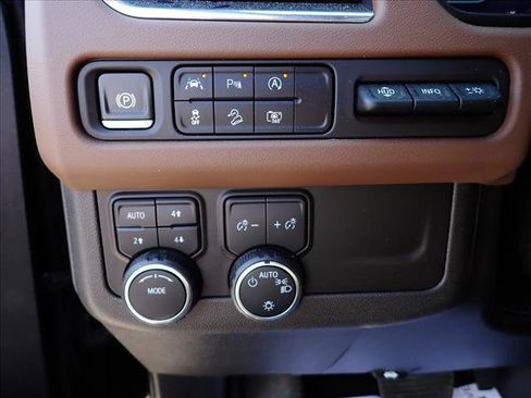 Used 2023 Chevrolet Tahoe High Country w/ Premium Package 2 AWD/4WD image 19