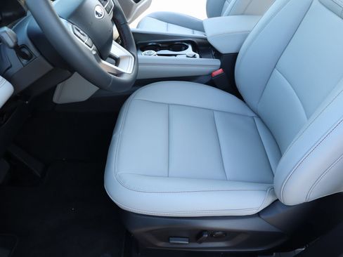 New 2025 Ford Explorer Active w/ Active Comfort Package AWD/4WD image 12