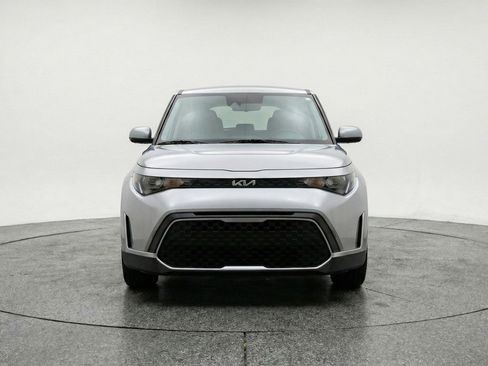 Used 2025 Kia Soul LX w/ LX Technology Package FWD image 2