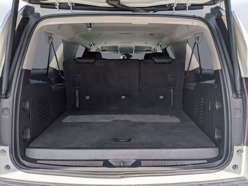 Used 2018 Chevrolet Suburban LT RWD image 12