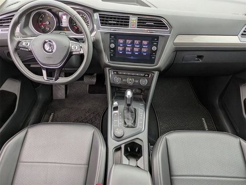 Used 2023 Volkswagen Taos SE w/ Panoramic Sunroof Package image 33