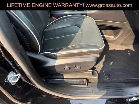Used 2025 Chrysler Pacifica Limited FWD image 40