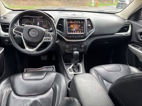 Used 2017 Jeep Cherokee Overland w/ Technology Group FWD image 21