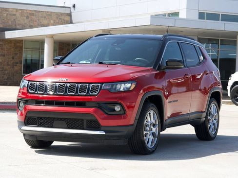 Used 2025 Jeep Compass Limited AWD/4WD image 3