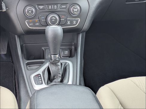 Used 2016 Jeep Cherokee Latitude w/ Safety/Convenience Group FWD image 18