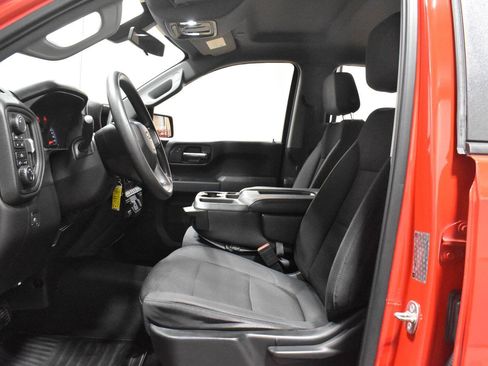 Used 2019 Chevrolet Silverado 1500 Custom w/ Custom Value Package AWD/4WD image 3