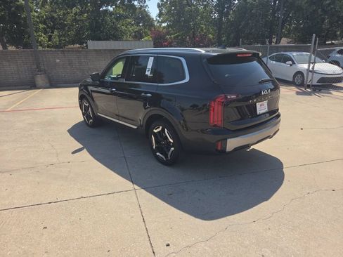 Used 2025 Kia Telluride S FWD image 8