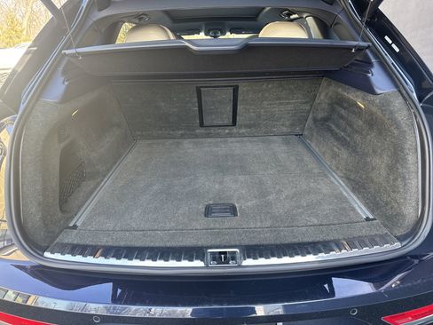 Used 2023 Bentley Bentayga Extended Wheelbase image 29