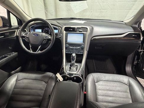 Used 2014 Ford Fusion SE w/ Equipment Group 202A FWD image 17