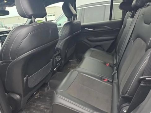 Certified 2023 Jeep Grand Cherokee Altitude AWD/4WD image 9