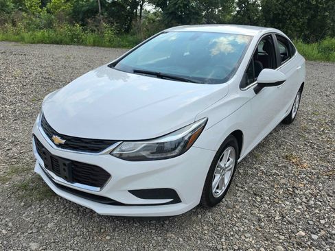 Used 2017 Chevrolet Cruze LT FWD image 1