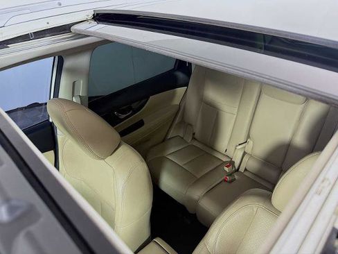 Certified 2018 Nissan Rogue SL w/ Premium Package image 18