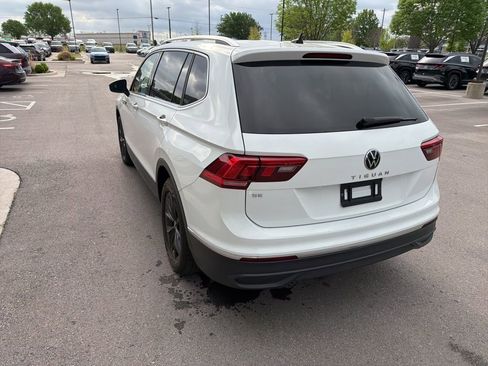 Used 2022 Volkswagen Tiguan SE w/ Panoramic Sunroof Package image 14