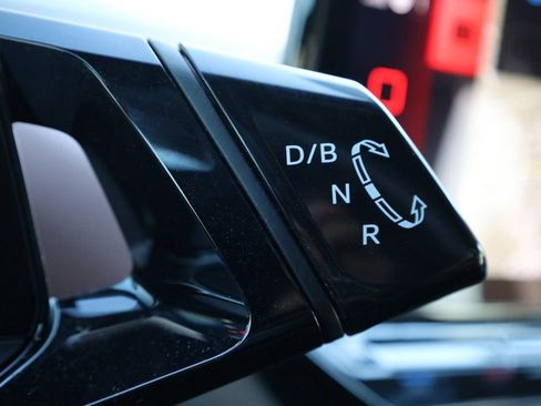 Used 2023 Volkswagen ID.4 Pro image 33