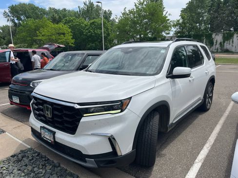 Used 2023 Honda Pilot Touring image 2