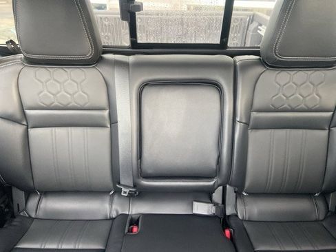 Used 2024 Nissan Frontier SL image 23