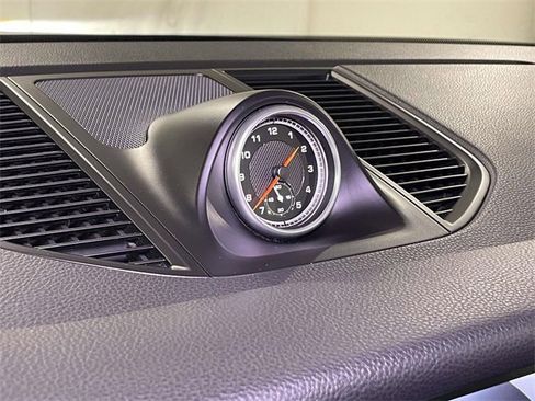 Used 2018 Porsche Macan image 32