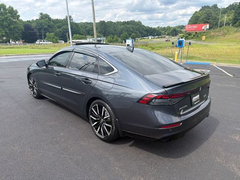 Used 2023 Honda Accord Touring image 7