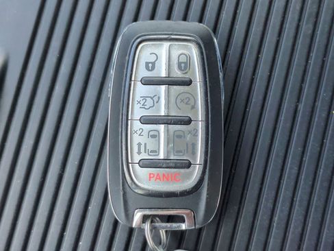 Used 2023 Chrysler Pacifica Touring-L FWD image 35