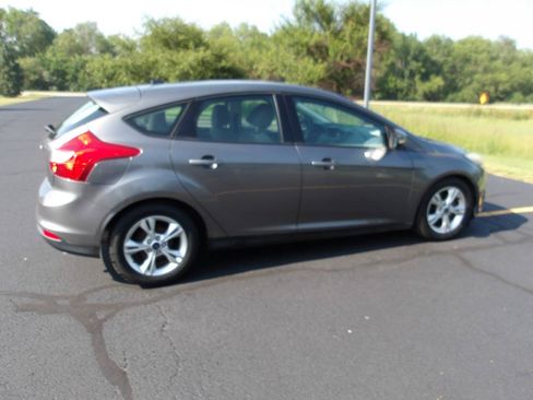 Used 2014 Ford Focus SE FWD image 10