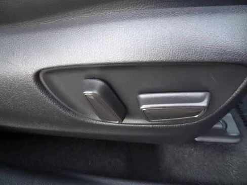 Used 2022 Toyota Highlander XLE image 21