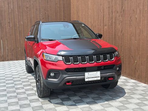 Used 2024 Jeep Compass Trailhawk w/ Sun and Sound Group AWD/4WD image 13