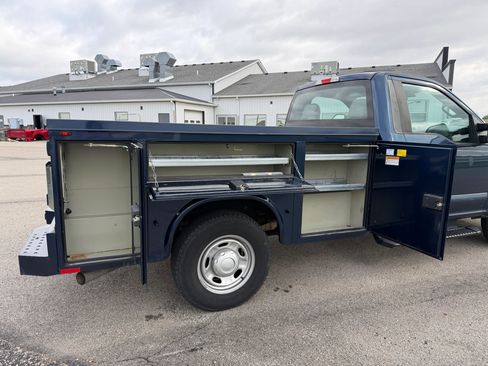 Used 2017 Ford F250 XL w/ Power Equipment Group image 9