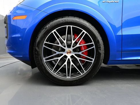 Certified 2025 Porsche Cayenne S AWD/4WD image 6