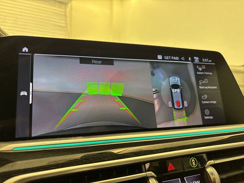 Used 2021 BMW X7 M50i w/ Dynamic Handling Package image 26